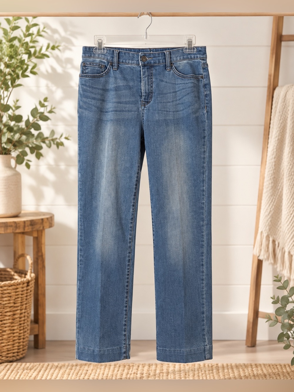 St. John’s Bay Straight-Leg Jeans – Size 6 Short